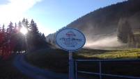 Schild zur Alpe Bl&ouml;sse im Nebel